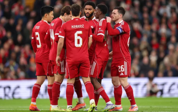 万无优配 利物浦2-0维拉！终结英超4连败，萨拉赫破门创3纪录，大马丁失误